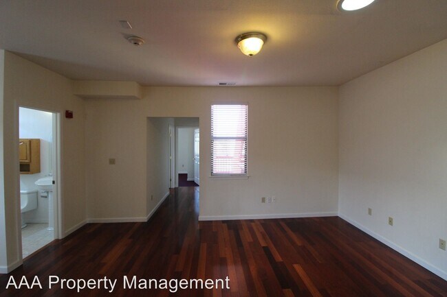 Building Photo - 4 br, 2 bath House - 723 Main St.