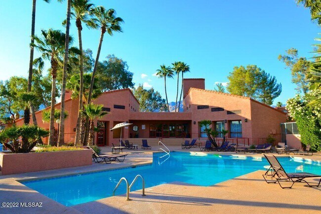 Building Photo - 5051 N Sabino Canyon Rd