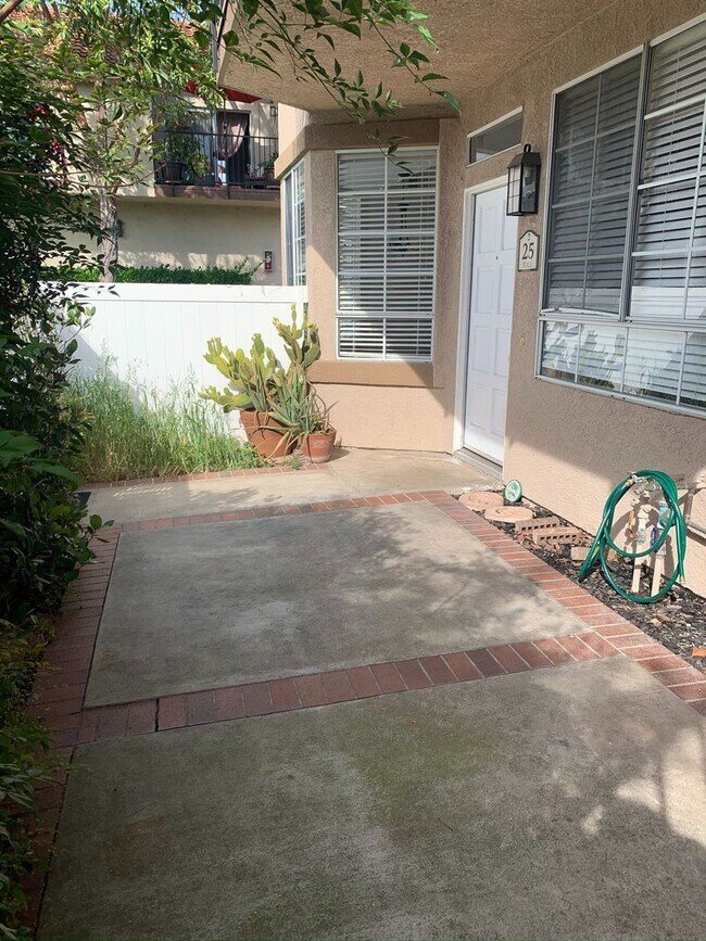 Foto del edificio - 2 bed / 2 bath unit in RSM available August 6th!!