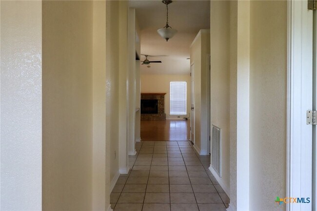 Building Photo - 608 Totem Trail