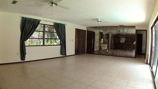 Building Photo - 2258 Westbury Ave
