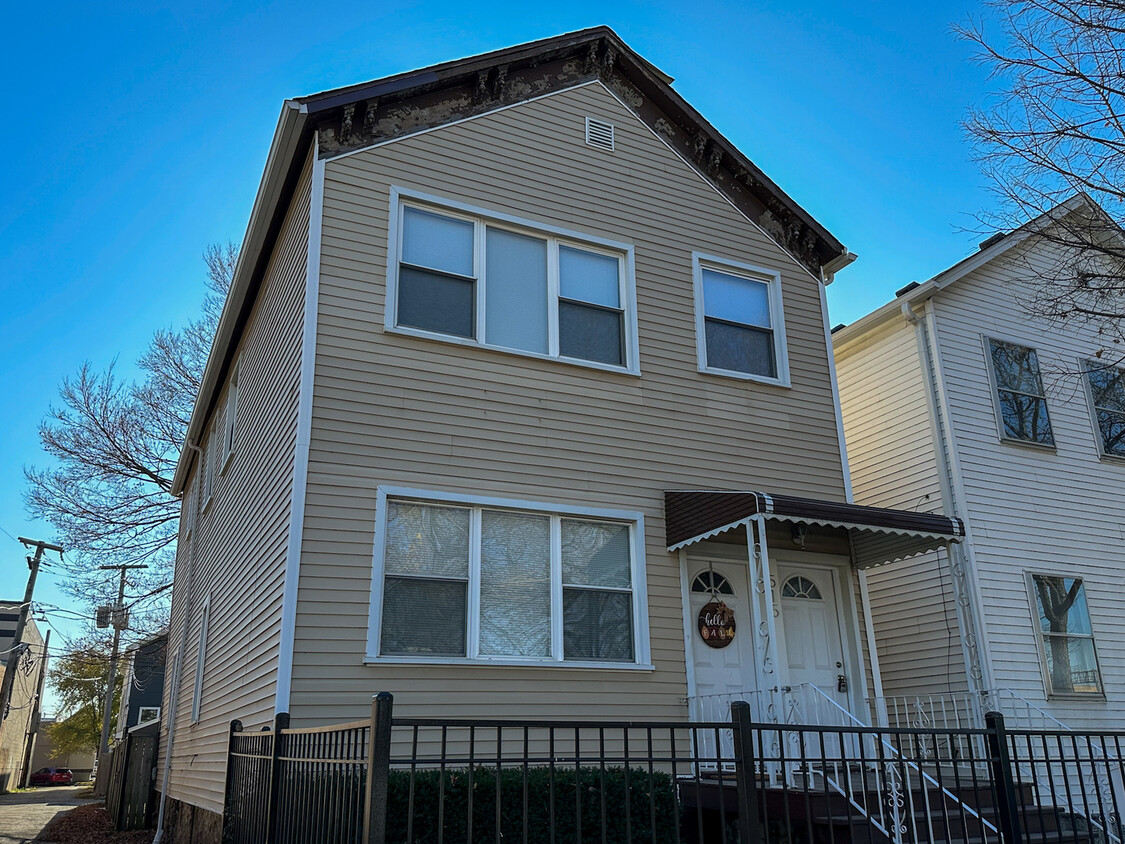 Primary Photo - 515 W 40th Pl