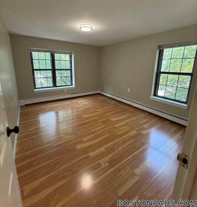 Building Photo - 757 Highland Ave