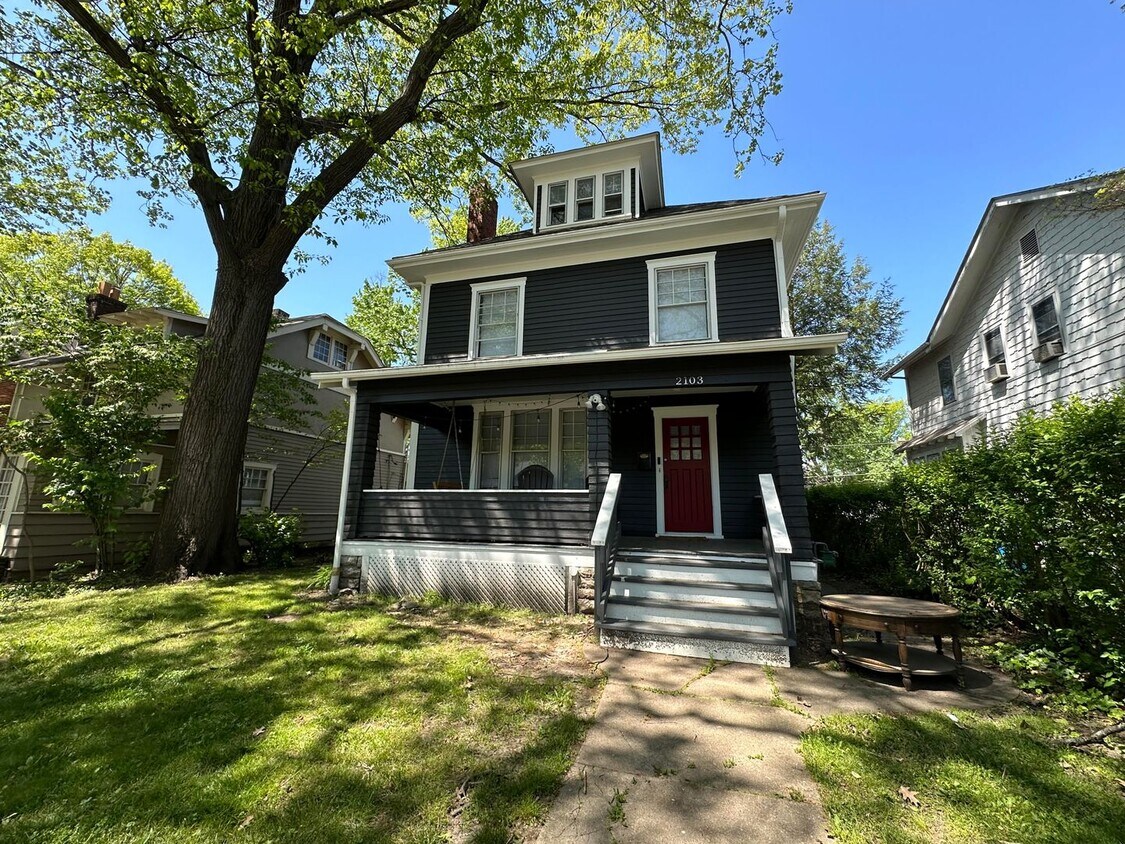 Primary Photo - 2103 Summit St