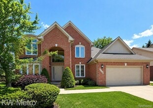 Building Photo - 1176 Cadmus Dr
