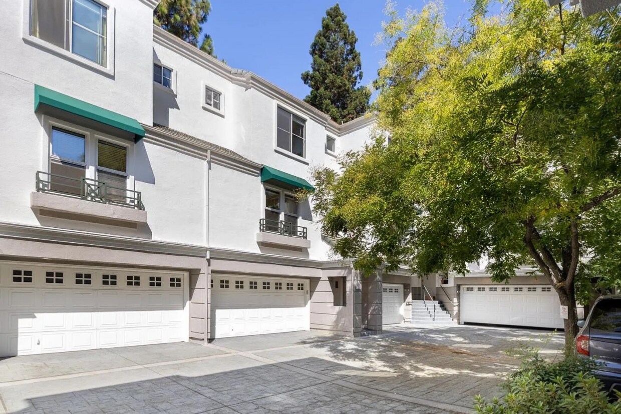 Primary Photo - Charming 2-Bed/2.5-Bath Townhome in the He...