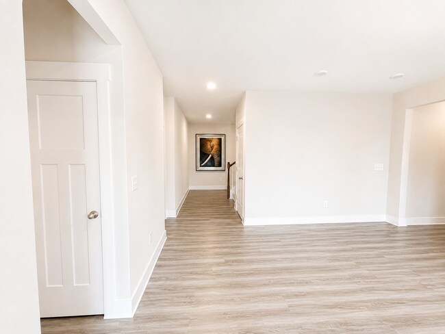 Building Photo - 404 Cattail Holw Wy
