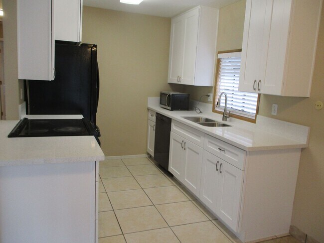 Foto del edificio - Very nice 2 bedroom 1.5 bath 1st floor condo