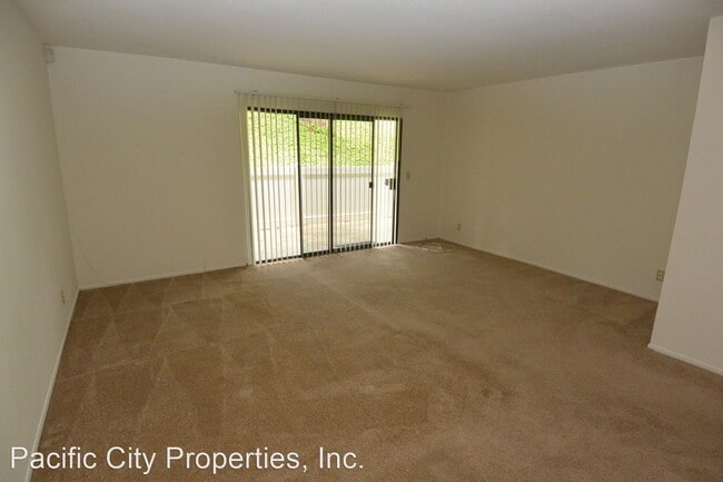 Building Photo - 530 S Ranch View Cir