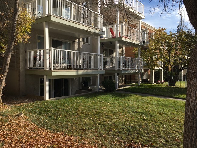 Photo du bâtiment - Mission Riverside Apartments
