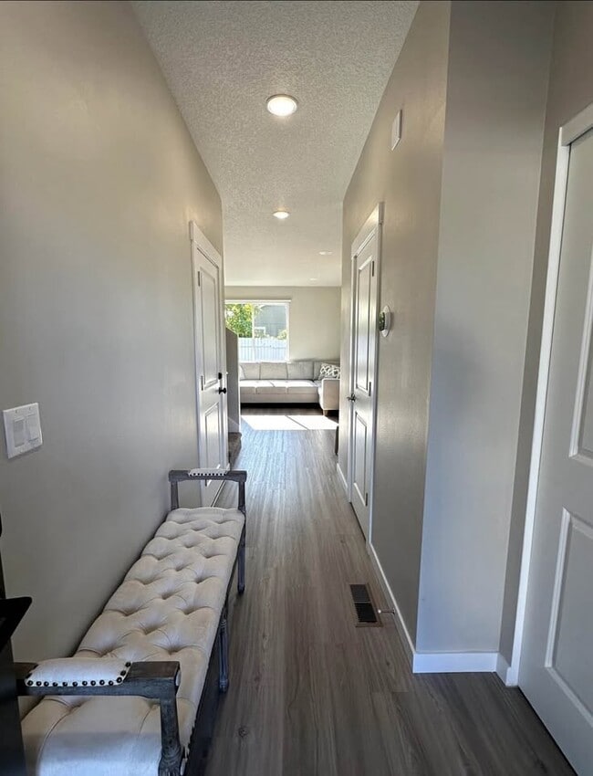 Building Photo - 109 Hill Dr