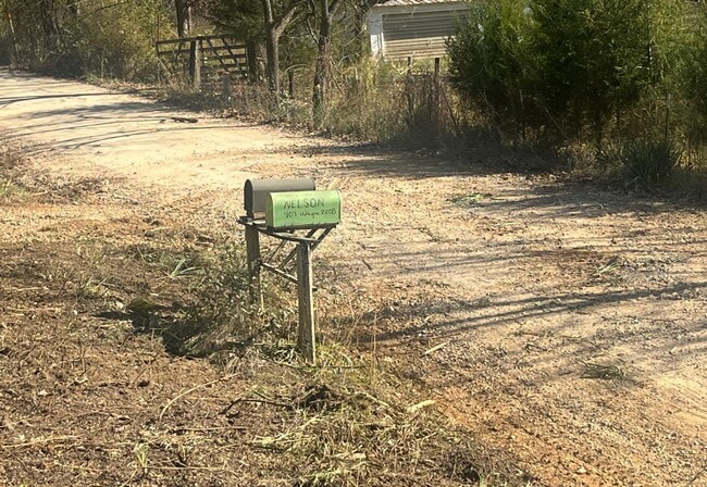 Building Photo - Country Living! - $600 D / $290 M