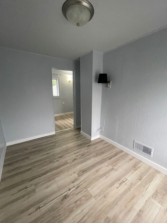 Foto del edificio - 413 W 7th St