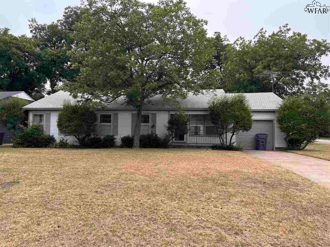 Primary Photo - 3400 Barrett Pl