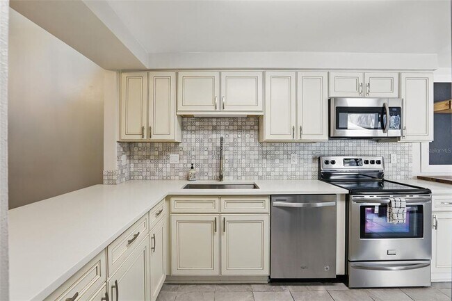 Foto del edificio - 449 Meadowood Blvd