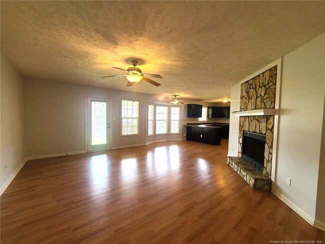 Foto del edificio - 6521 Applewhite Rd