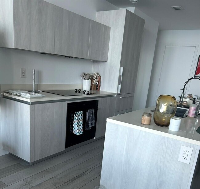 Foto del edificio - 480 NE 31st St
