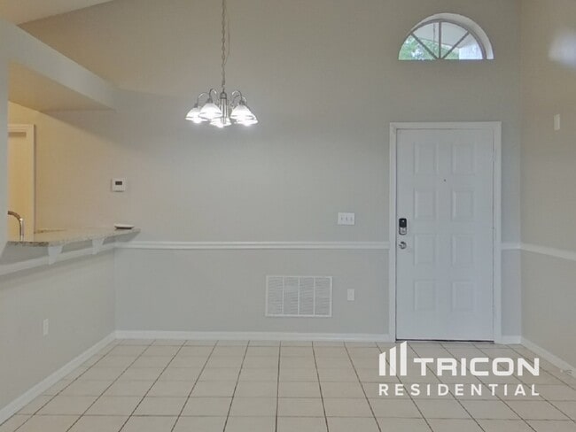 Building Photo - 2950 Canoe Cir
