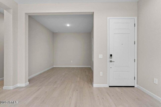 Building Photo - 4815 E Village Dr