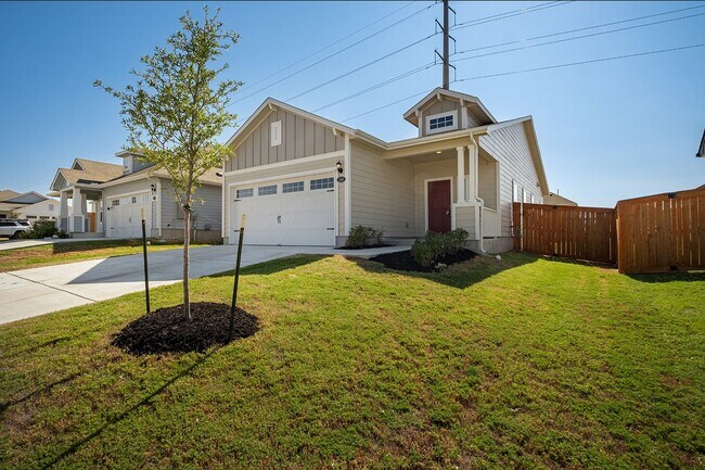 Building Photo - Tasteful 3 Bedroom, 2 Bath Home in San Mar...