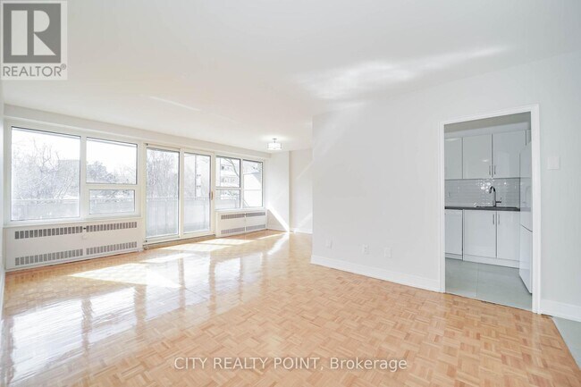 Photo du bâtiment - 10 Shallmar Blvd