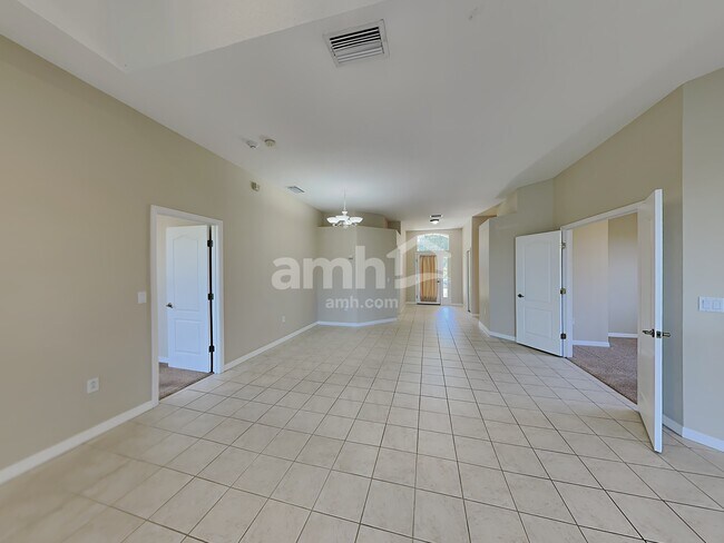 Foto del edificio - 8215 47th St Cir E