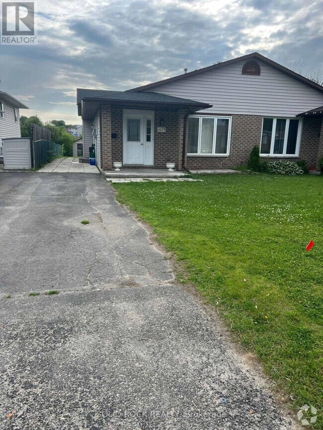 Building Photo - 1429 Windsor Dr