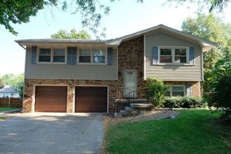 Building Photo - 1418 Hanson Dr