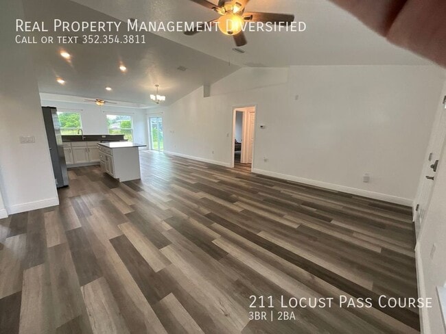 Foto del edificio - 211 Locust Pass Crse