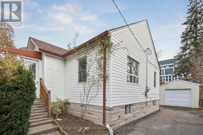 Building Photo - 211 Maplehurst Ave