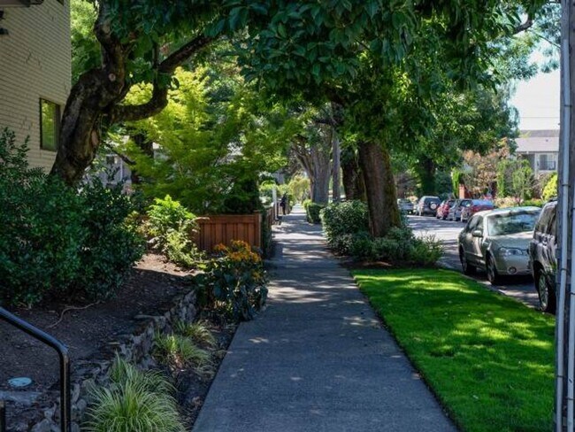 Foto del edificio - Classic Pet Friendly 1 Bedroom in Irvington!