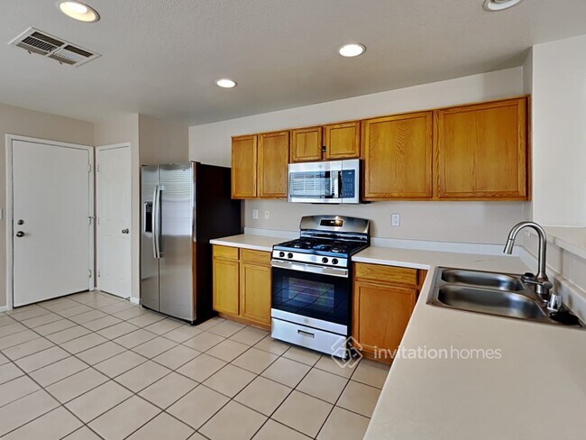Building Photo - 7920 N Willow Pines Pl