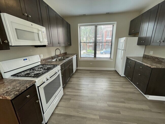 Building Photo - 4149 N Kimball Ave