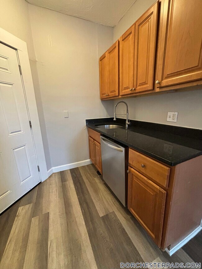 Foto del edificio - 96 Woodledge St