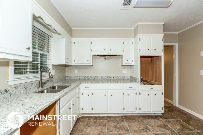 Foto del edificio - 2135 Pinewood Dr