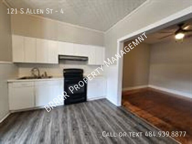 Building Photo - 121 Allen St