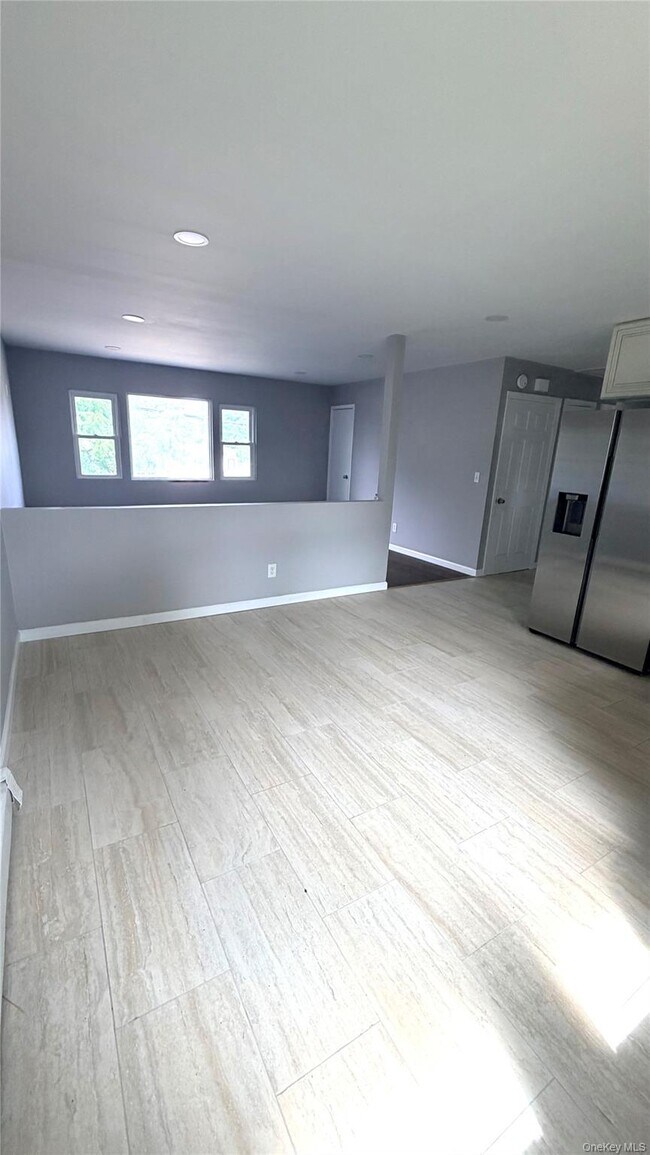 Foto del edificio - 200 Hicksville Rd
