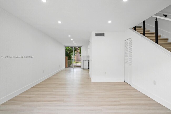 Building Photo - 5969 SW 69th St