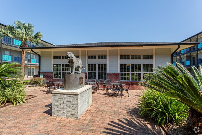 Fitness Center Courtyard - The Cove at State Street