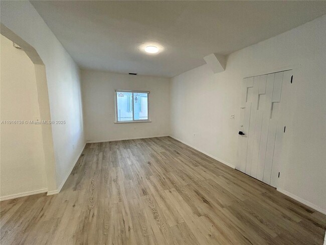 Foto del edificio - 48 NW 39th St