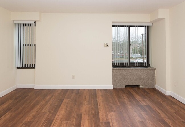 Interior Photo - Lakewood, L.L.C. (LWD)