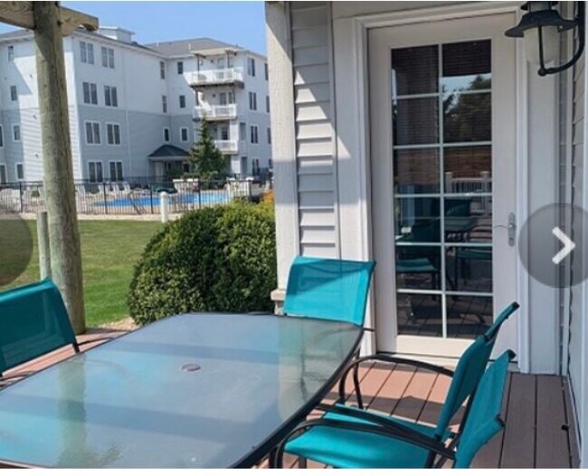 Patio overlooking pool - 208 S Robert St
