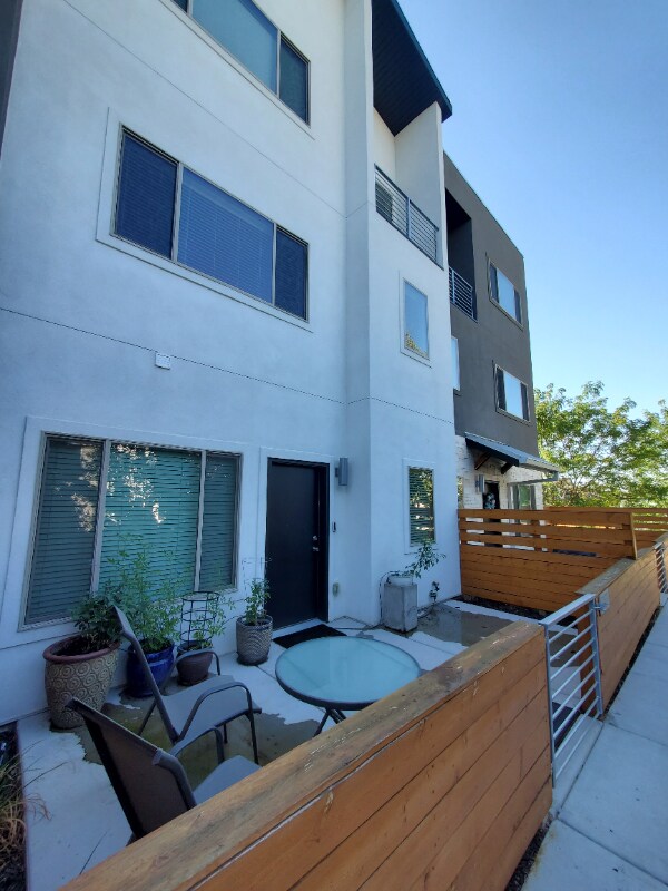 Building Photo - 2183 525 W