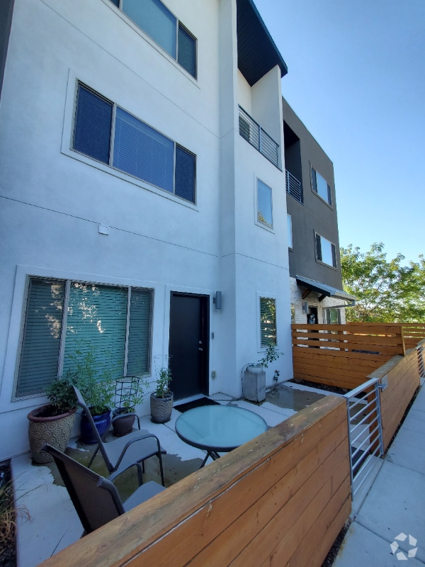 Building Photo - 2183 525 W