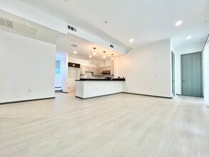 Building Photo - 1063 S Wooster St