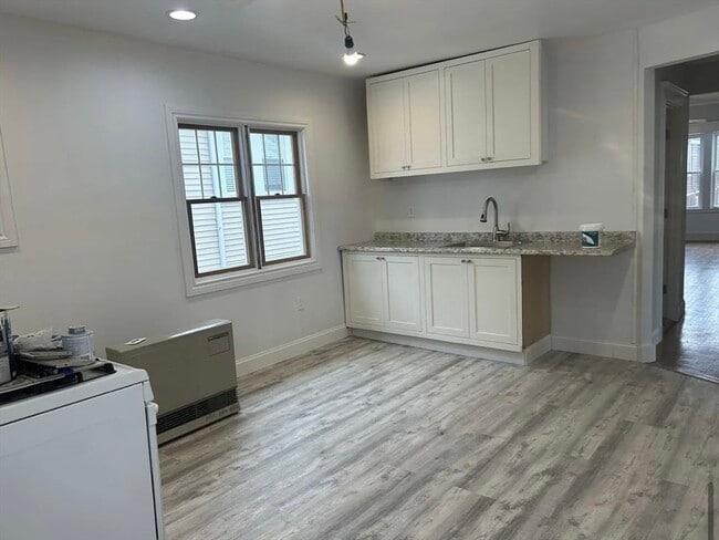 Building Photo - 87 Floyd St