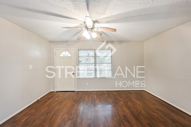 Building Photo - Charming Three Bedroom, One Bath in Housto...