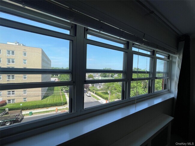 Foto del edificio - 370 Westchester Ave