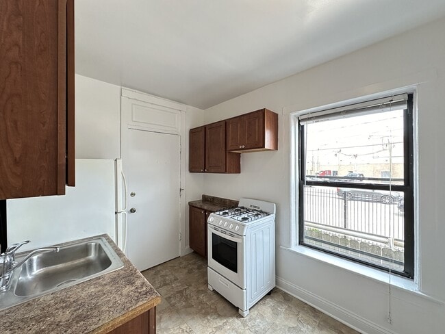 Building Photo - 2651 N Spaulding Ave