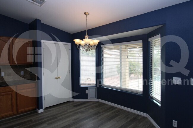 Foto del edificio - 4567 E Meadow Land Dr